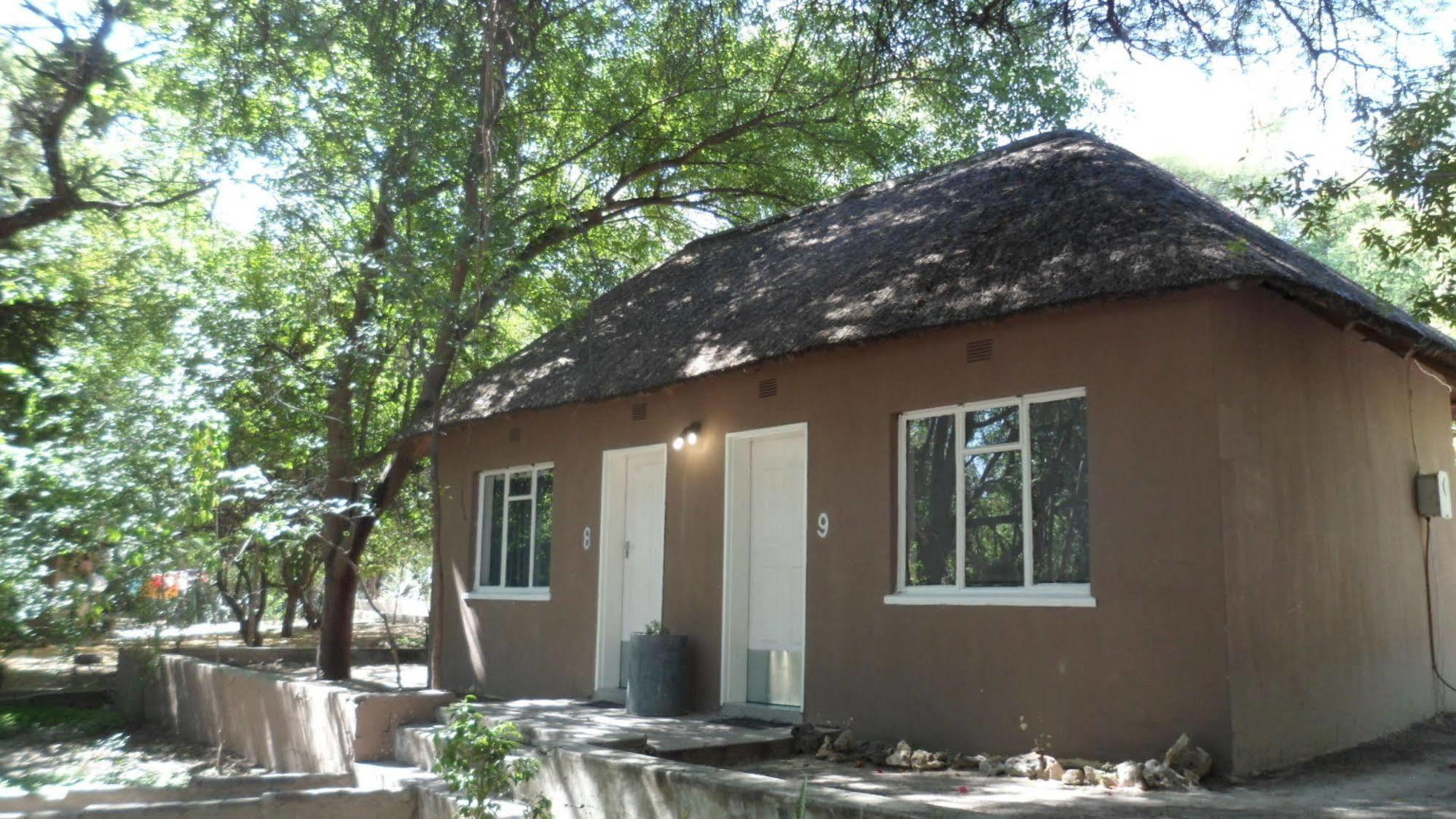 Okavango River Lodge Maun Ngoại thất bức ảnh